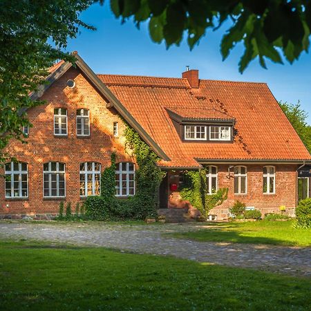 Dom Goscinny Stara Szkola Wysoka Wies Bagian luar foto